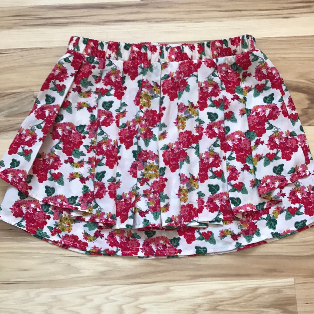 Free Hug pleated skirt